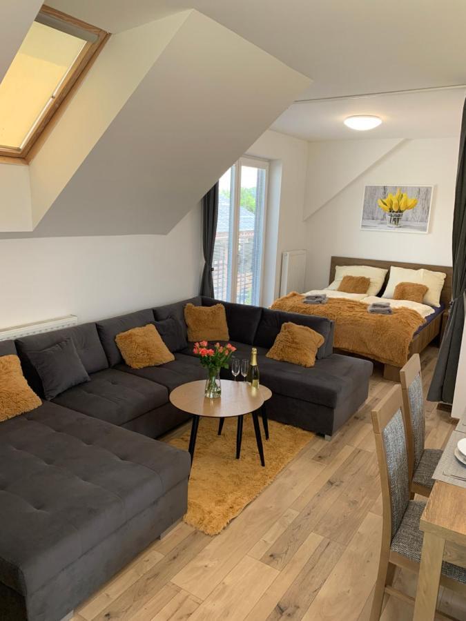 Cozy 2-Bedroom Vacation Apartment With Entire Top Floor Gaj  ภายนอก รูปภาพ
